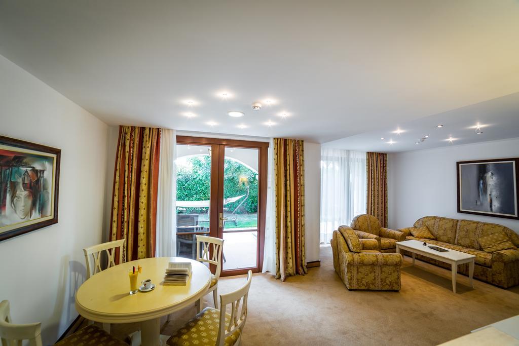 Helena Vip Villas And Suites 써니비치 외부 사진