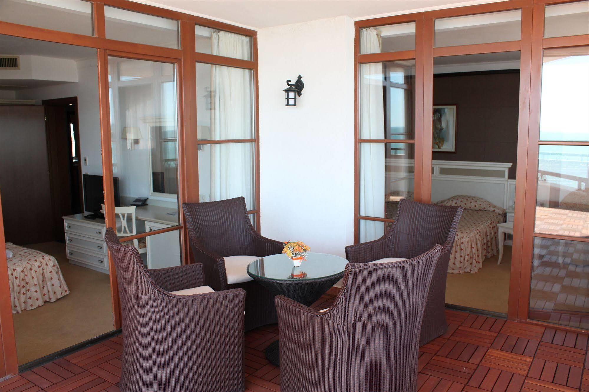 Helena Vip Villas And Suites 써니비치 외부 사진