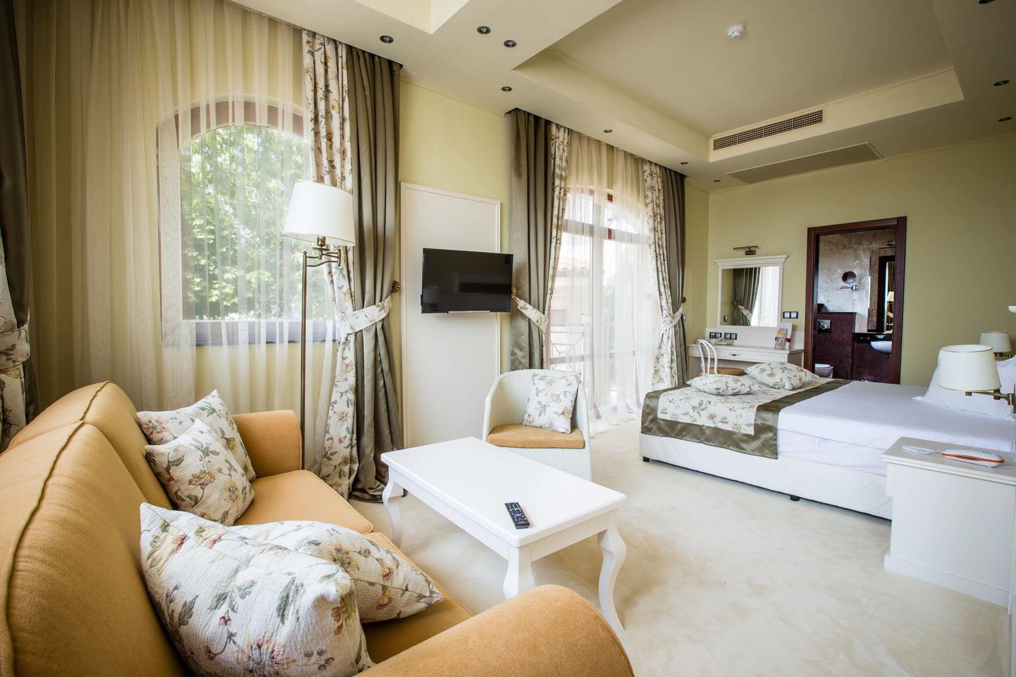 Helena Vip Villas And Suites 써니비치 외부 사진